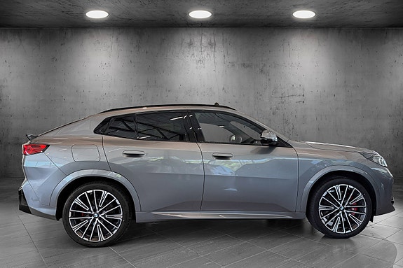 BMW iX2 6 of 24