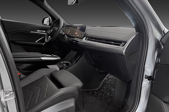 BMW iX2 14 of 24