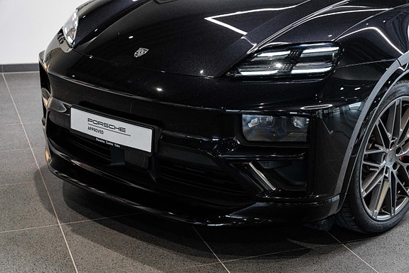 Porsche Macan 2 of 30