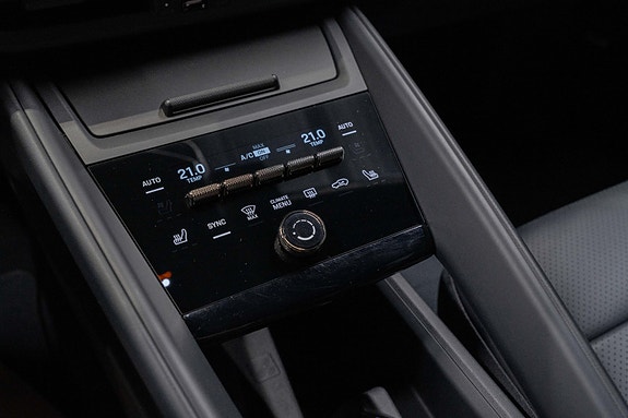 Porsche Macan 25 of 30
