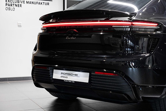 Porsche Macan 14 of 30