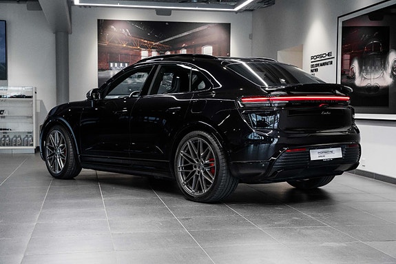 Porsche Macan 7 of 30