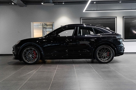 Porsche Macan 4 of 30