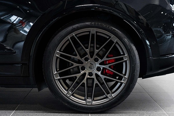 Porsche Macan 6 of 30
