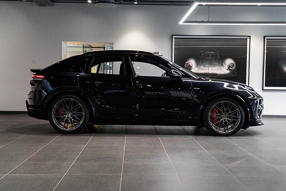 Porsche Macan 15 of 30