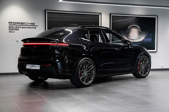 Porsche Macan 13 of 30