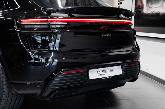 Porsche Macan 8 of 30