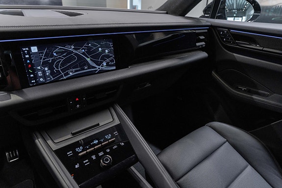 Porsche Macan 24 of 30