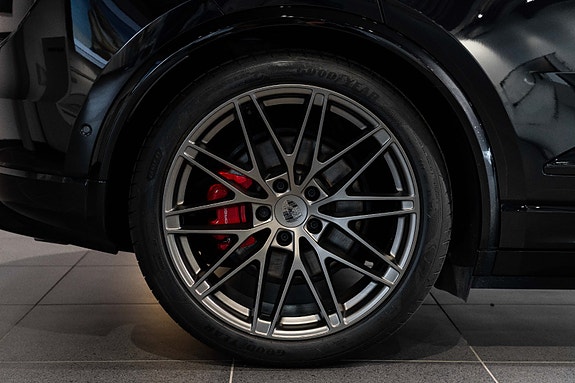 Porsche Macan 16 of 30