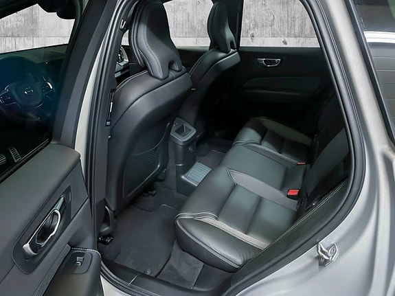 Volvo XC60 14 of 17