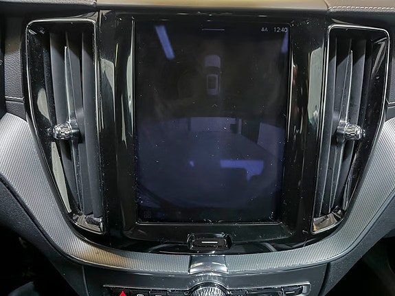 Volvo XC60 13 of 17