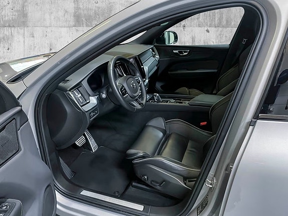 Volvo XC60 8 of 17