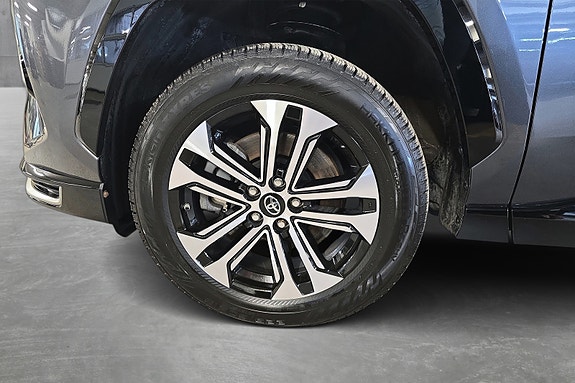 Toyota RAV4 Plug-in Hybrid 11 of 26