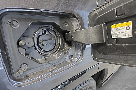 Toyota RAV4 Plug-in Hybrid 9 of 26