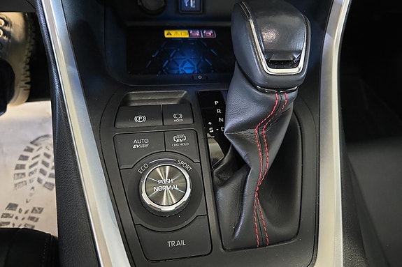 Toyota RAV4 Plug-in Hybrid 20 of 26