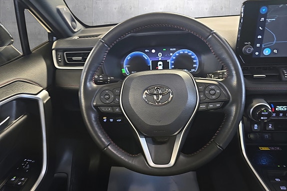 Toyota RAV4 Plug-in Hybrid 12 of 26