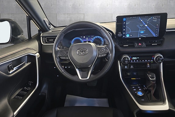 Toyota RAV4 Plug-in Hybrid 22 of 26