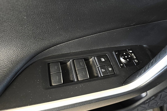 Toyota RAV4 Plug-in Hybrid 18 of 26