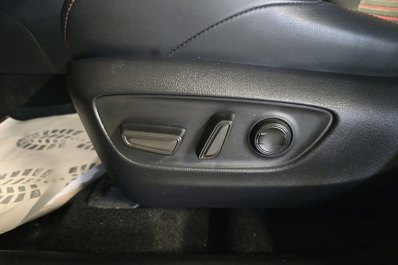 Toyota RAV4 Plug-in Hybrid 13 of 26