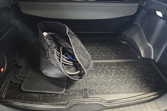 Toyota RAV4 Plug-in Hybrid 14 of 26