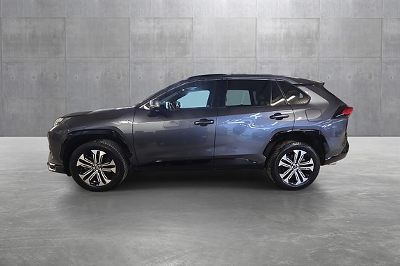 Toyota RAV4 Plug-in Hybrid 2 of 26