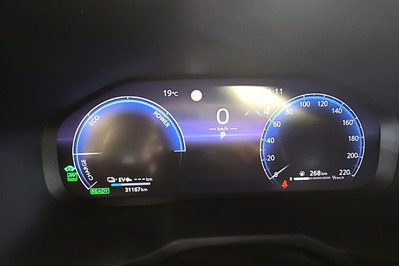Toyota RAV4 Plug-in Hybrid 17 of 26