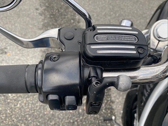 Harley-Davidson VRSCAW V-Rod 9 of 11