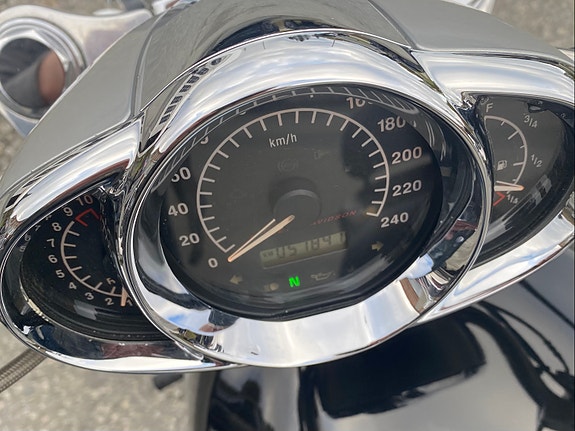 Harley-Davidson VRSCAW V-Rod 7 of 11