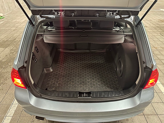 BMW 318d 16 of 30