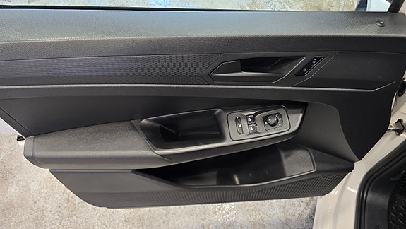 Volkswagen Caddy 10 of 30