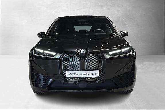 BMW iX 2 of 22