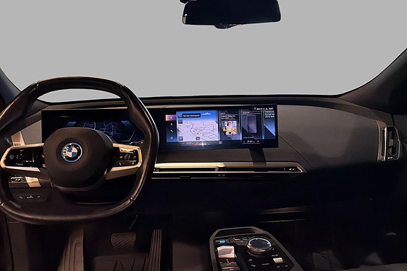 BMW iX 12 of 22