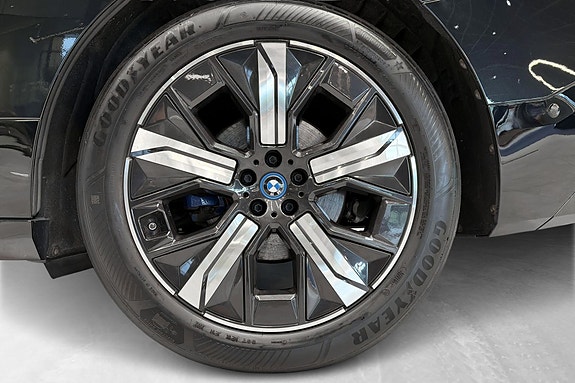 BMW iX 15 of 22
