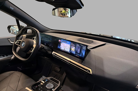 BMW iX 13 of 22