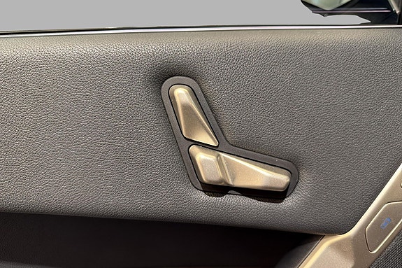 BMW iX 17 of 22