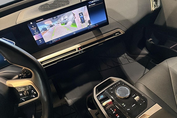 BMW iX 10 of 22