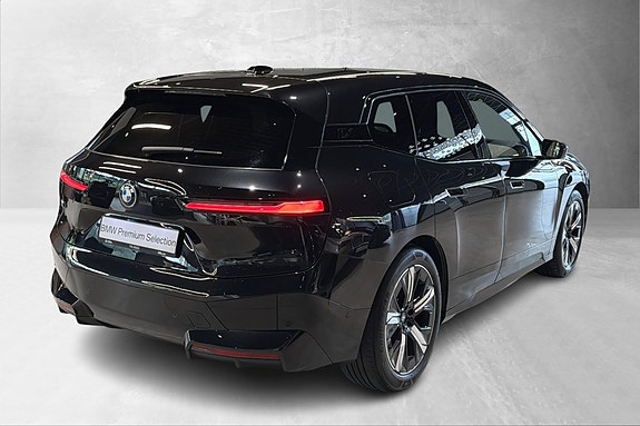 BMW iX 4 of 22