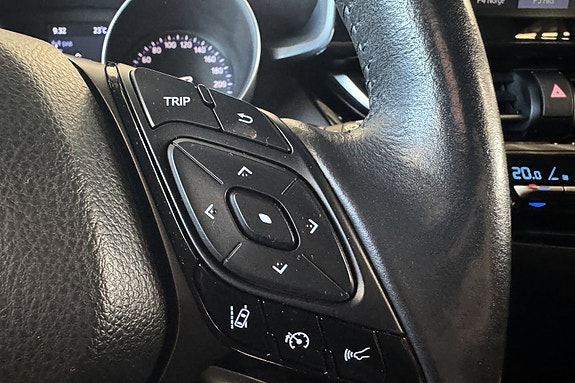 Toyota C-HR 14 of 28