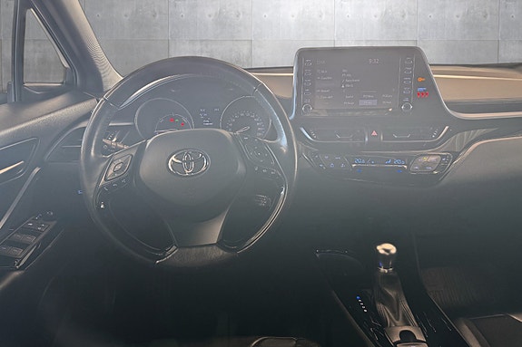 Toyota C-HR 17 of 28