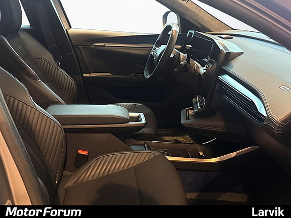 Renault Scenic E-Tech 14 of 24