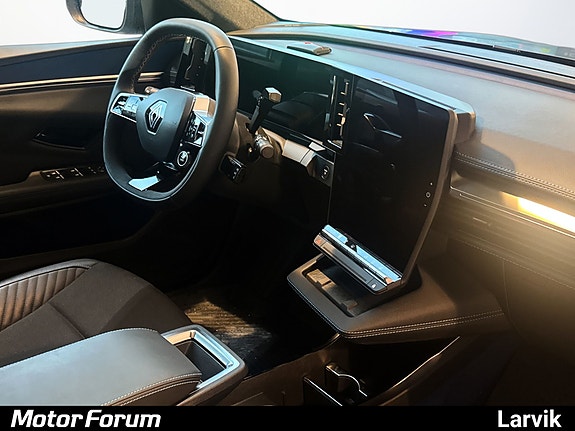 Renault Scenic E-Tech 15 of 24