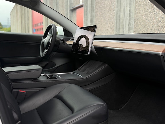 Tesla Model 3 22 of 28
