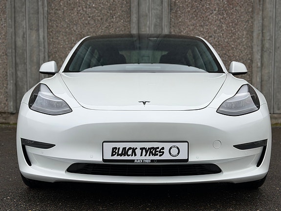 Tesla Model 3 3 of 28