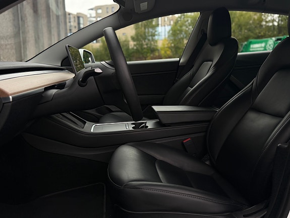 Tesla Model 3 12 of 28