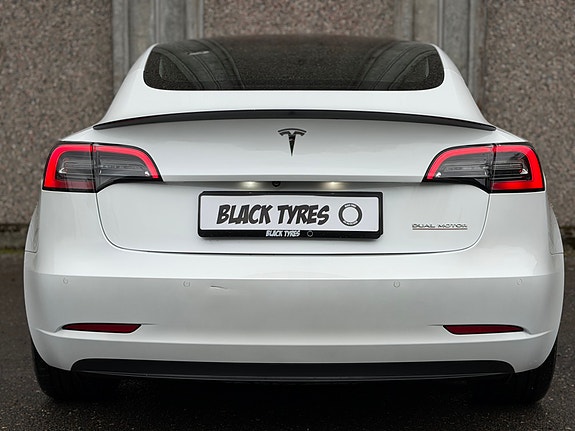 Tesla Model 3 7 of 28