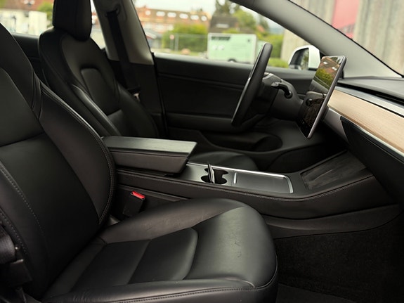 Tesla Model 3 21 of 28