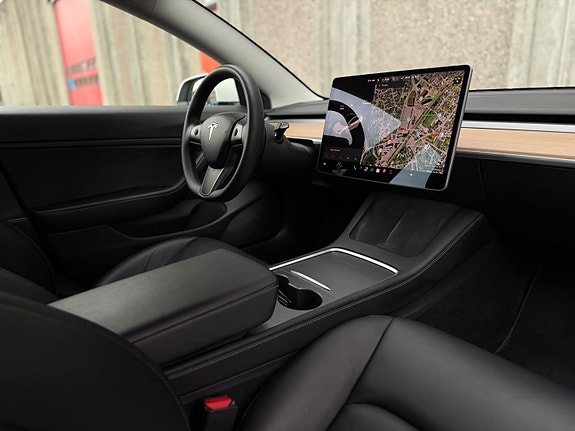 Tesla Model 3 23 of 28