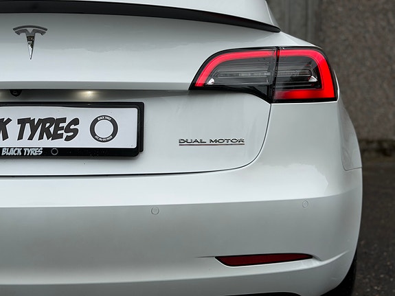 Tesla Model 3 8 of 28