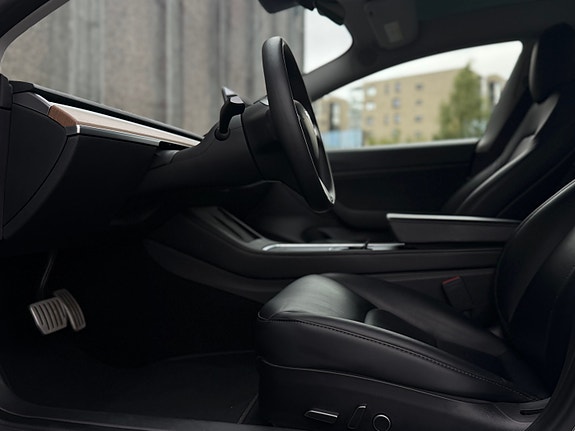 Tesla Model 3 11 of 28