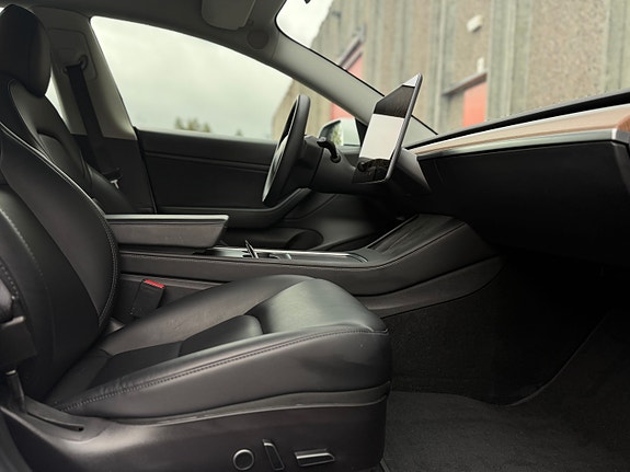 Tesla Model 3 19 of 28